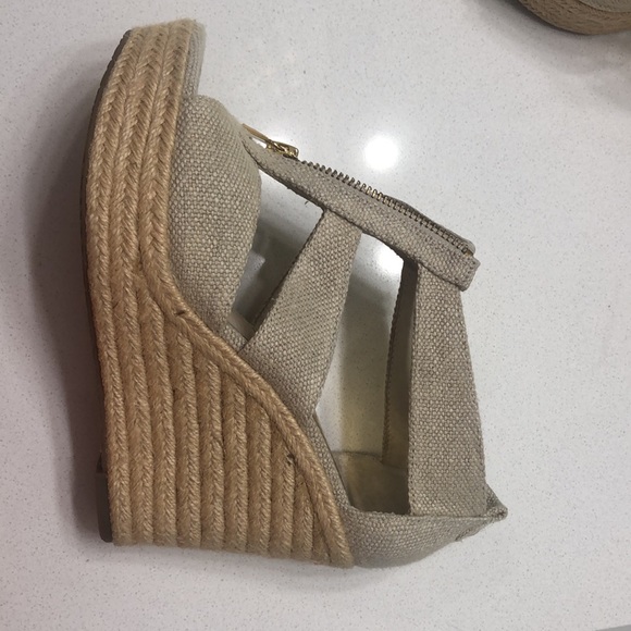 Michael Kors Damita Wedge in natural fabric - size 6 - Picture 7 of 13